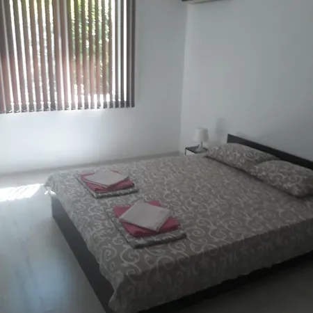синята дъга Aparthotel Chernomorets