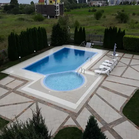 синята дъга Aparthotel Chernomorets